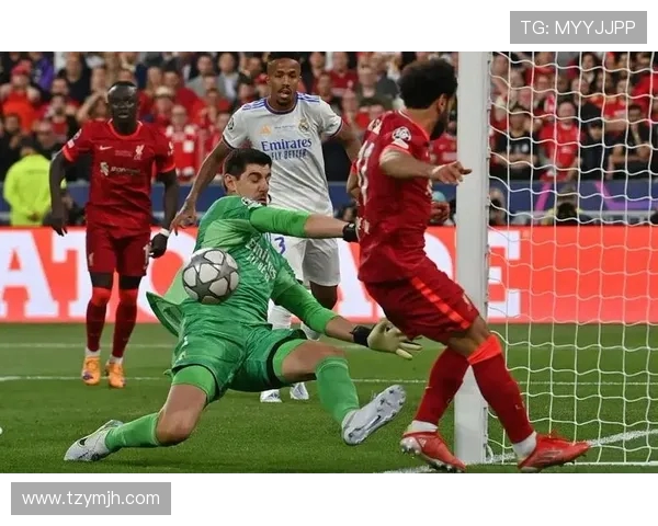 蒂博库尔图瓦重返赛场展现门神本色助力球队重夺巅峰荣耀